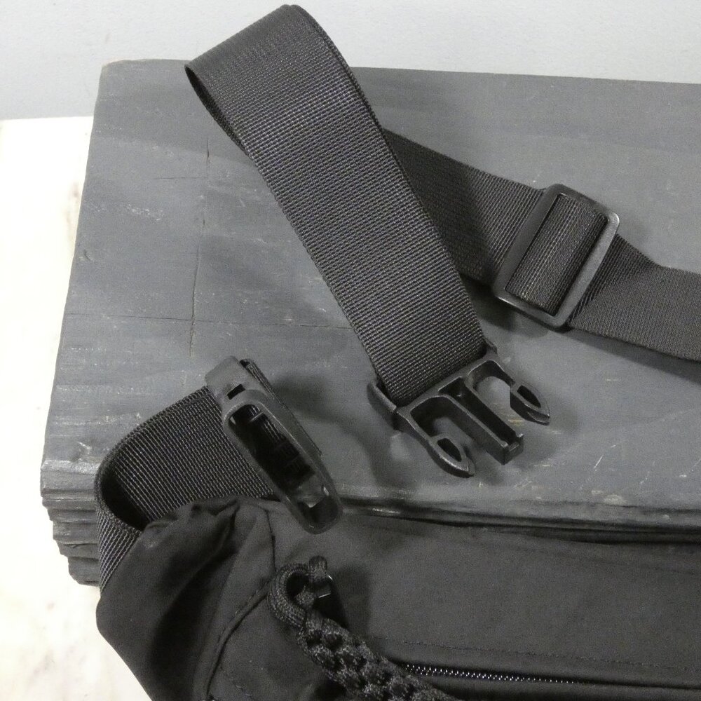 LAST ONE! Ben Davis Waist Cross Body Bag/ Fanny Pack Black - Picture 5 of 7